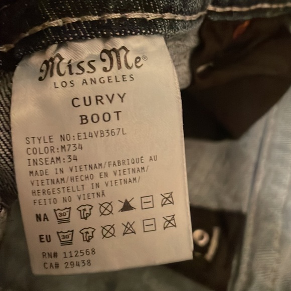 Curvy miss me boot cut, no rips, no stains like new - Picture 3 of 5